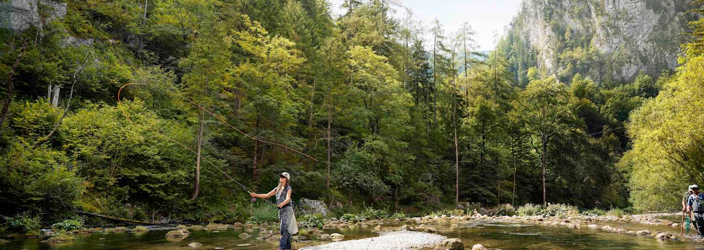 Fliegenfischen an der Schwarza in Niederösterreich.