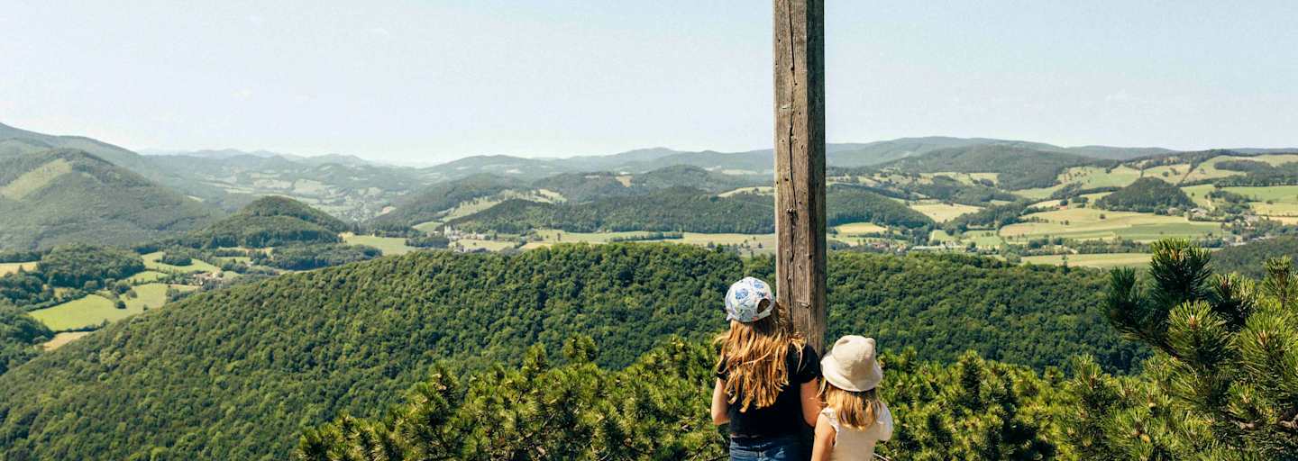 Am Gipfel des Peilsteins genießt man eine herrliche Aussicht.