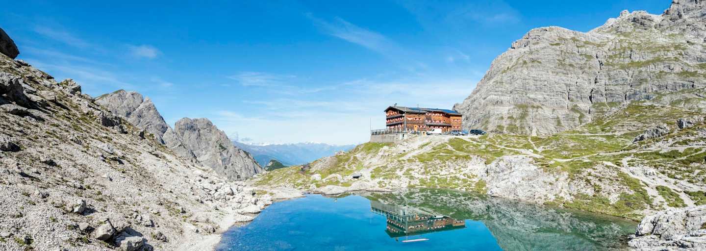 Am Laserzsee in Osttirol: Die Karlsbader Hütte