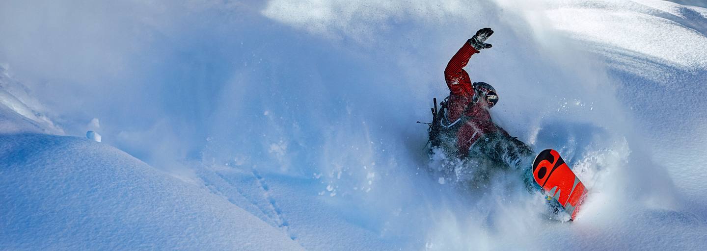 Snowboarder im Pulverschnee