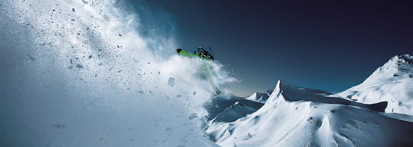 Snowboarder im Tiefschnee