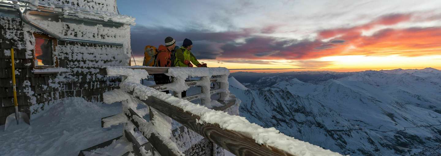 Sonnenaufgang auf der höchsten Hütte Österreichs, der Erzherzog-Johann-Hütte am Großglockner.
