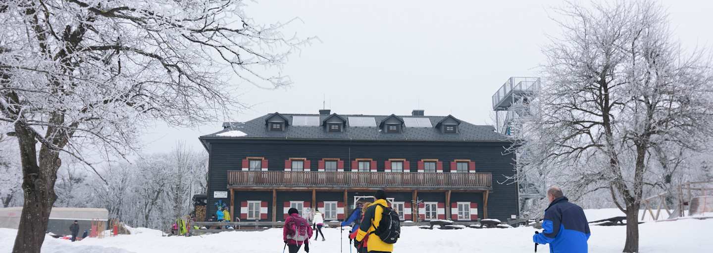 Das Peilsteinhaus (716 m) im Wienerwald