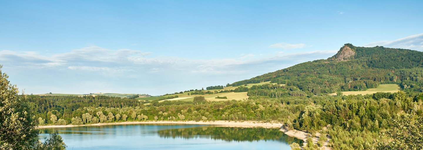 Ausblick auf die Vukanlandschaft des Hegau mit dem Bininnger See