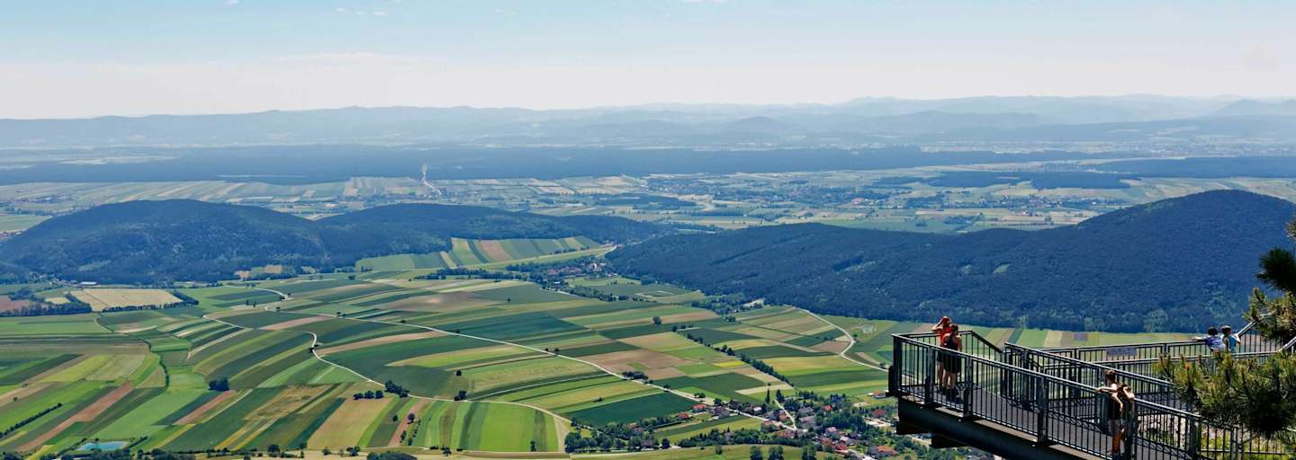 Ausblick vom Gipfelplateau der Hohen Wand in den Gutensteiner Alpen, Niederösterreich