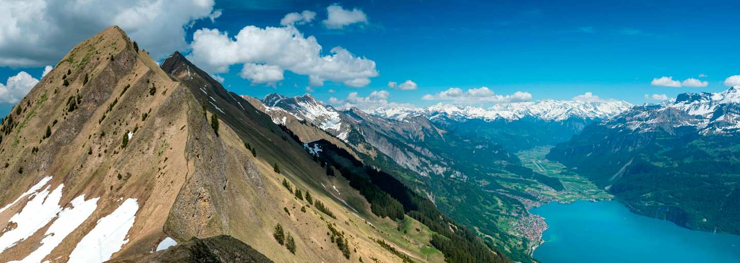 Panorama-Ausblick vom Brienzergrat in den Berner Alpen  
