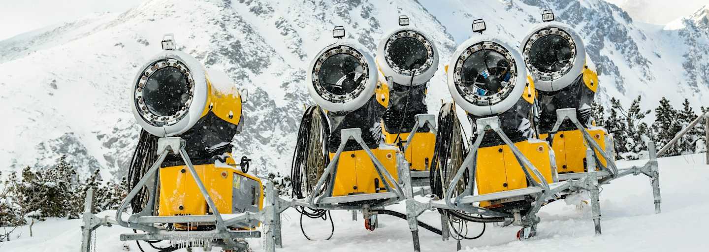 Schneekanonen verwandeln Wasser in Schnee - der Energieverbrauch ist enorm