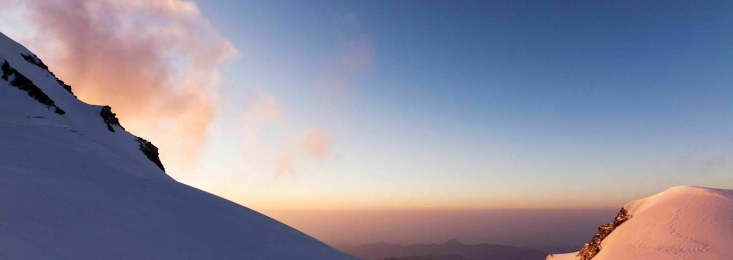Sonnenaufgang an der Vincentpyramide im Monte-Rosa-Massiv in Italien