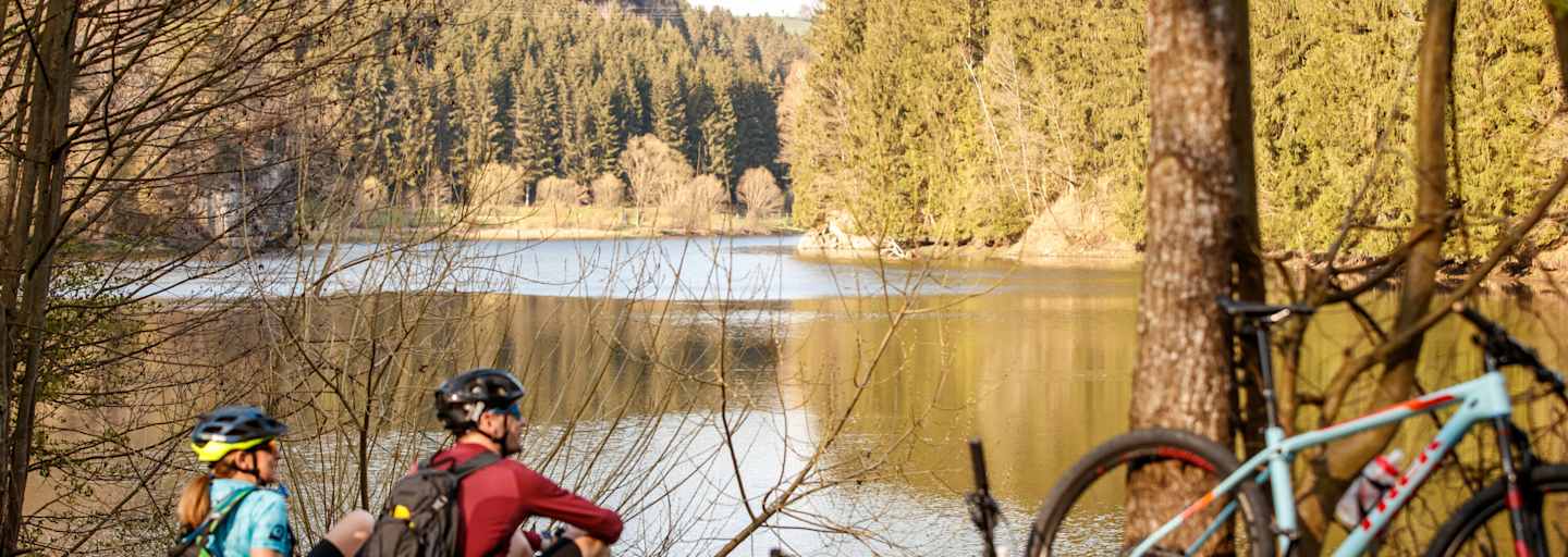 Im Granitland laden idyllische Plätze zu einer Rast während er Tour. 