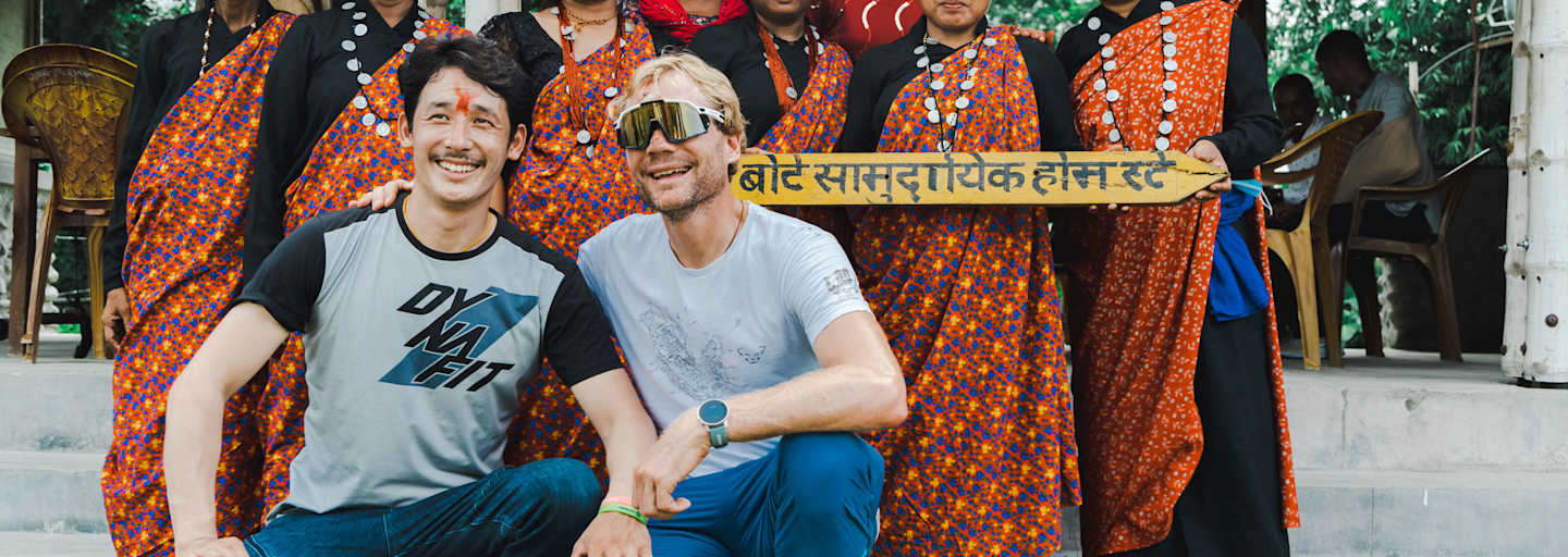 Prakash Sherpa und Benedikt Böhm im Chitwan Nationalpark in Nepal