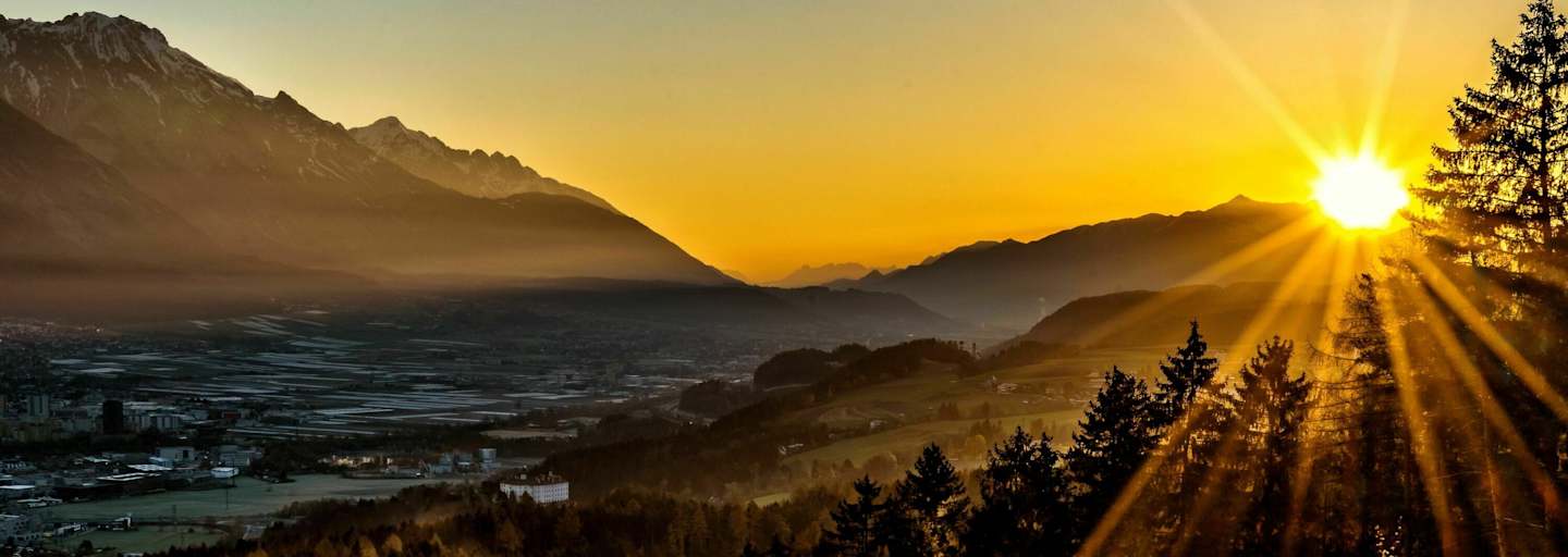 Sonnenaufgang über Lans am Patscherkofel in Tirol