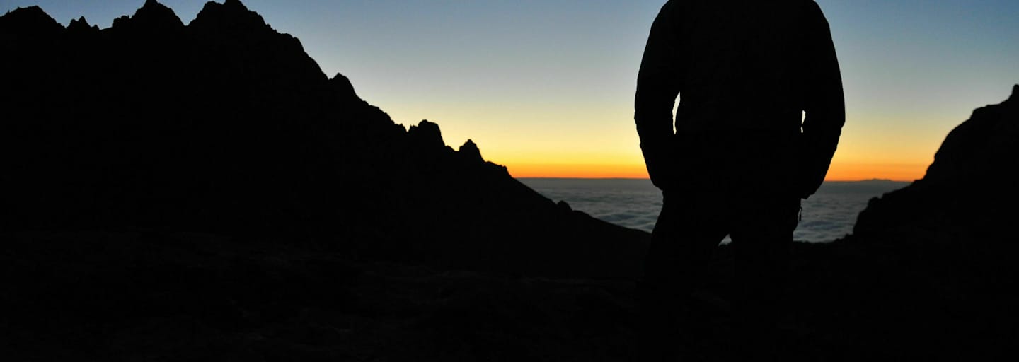 Bergsteiger bei Sonnenaufgang