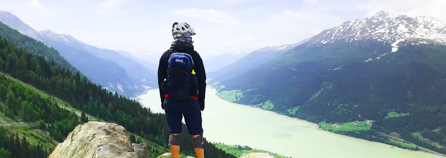 Beliebtes Fotomotiv und genialer Blick auf den Reschensee vom Plamort-Trail