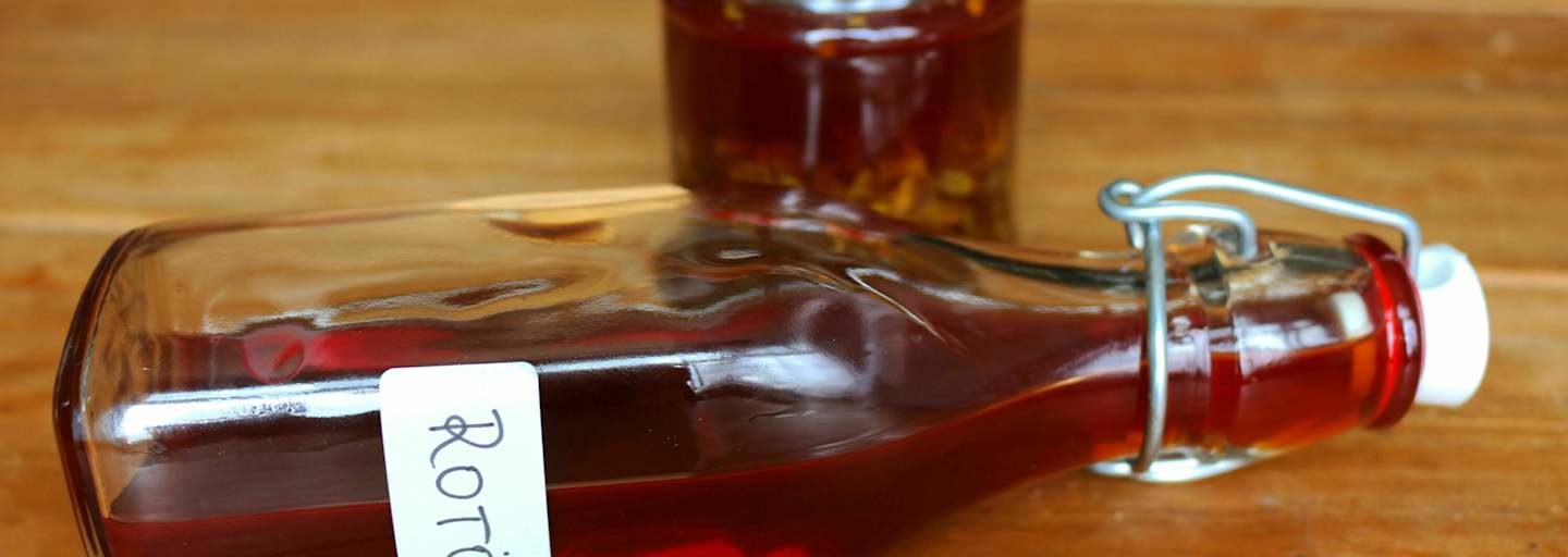 Rotöl aus Johanniskraut