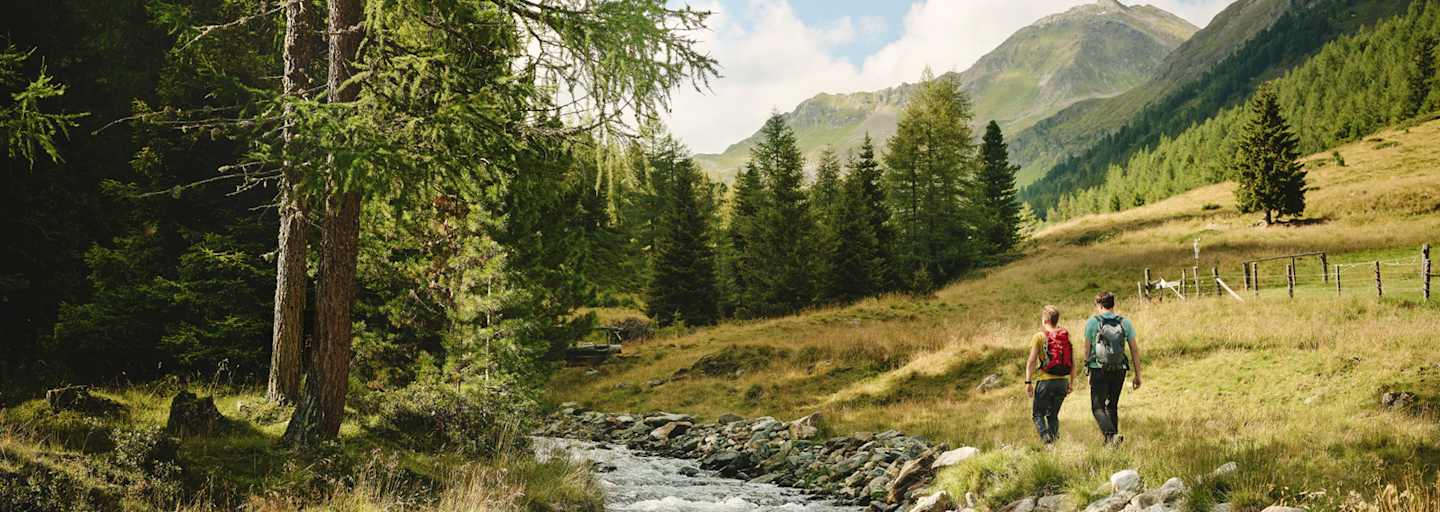 Der perfekte Begleiter: Der Rantenbach sorgt für Erfrischung und Abkühlung entlang des Wanderweges. Zusätzlich dient er als natürlicher Wegweiser durch das Rantental.