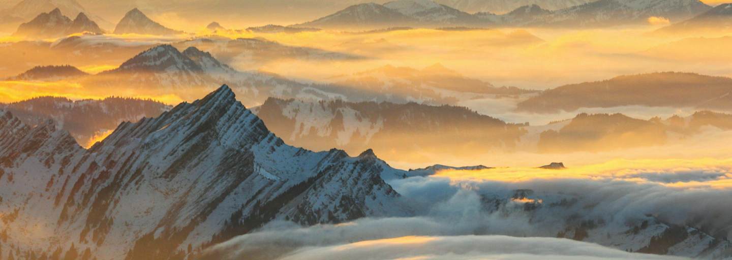 Gipfelblick: Aussicht vom Säntis in den Appenzeller Alpen
