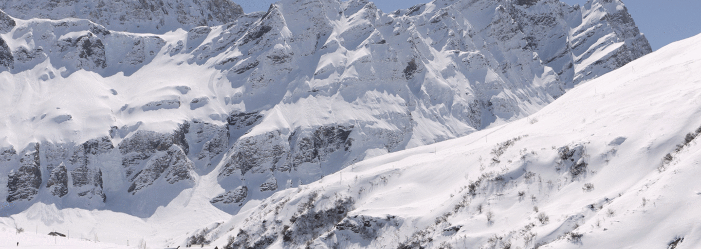 Die Berglandschaft des Safientals in Graubünden bietet zahlreiche Skitourengipfel der Extraklasse
