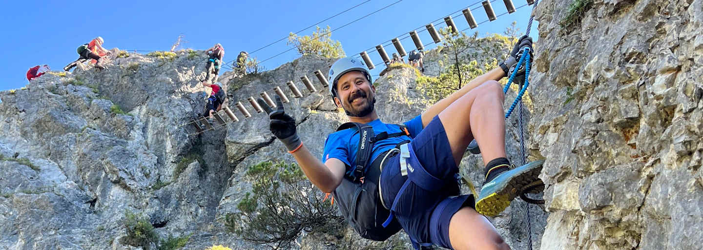 Für die Teilnehmer und Teilnehmerinnen des Bergwelten-Events „Mein erster Klettersteig“ ging es unter anderem am Sattelberg abwechslungsreich zur Sache.