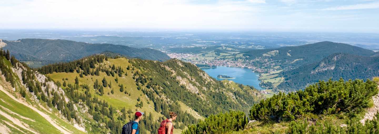 Bergsteiger unterwegs am Wanderweg.