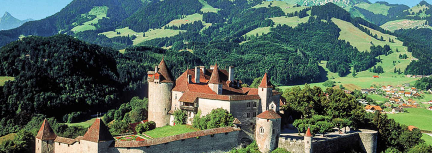 Das Schloss Greyerz („Gruyères“) im Kanton Freiburg