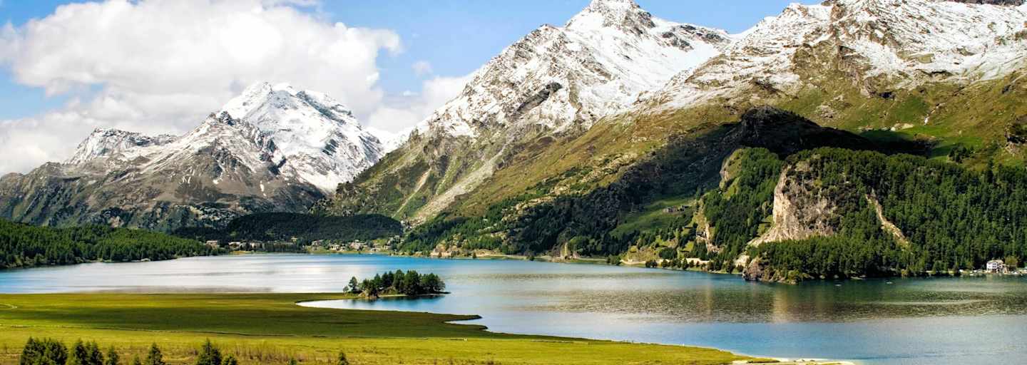 Der Silser See im Oberengadin in der Schweiz