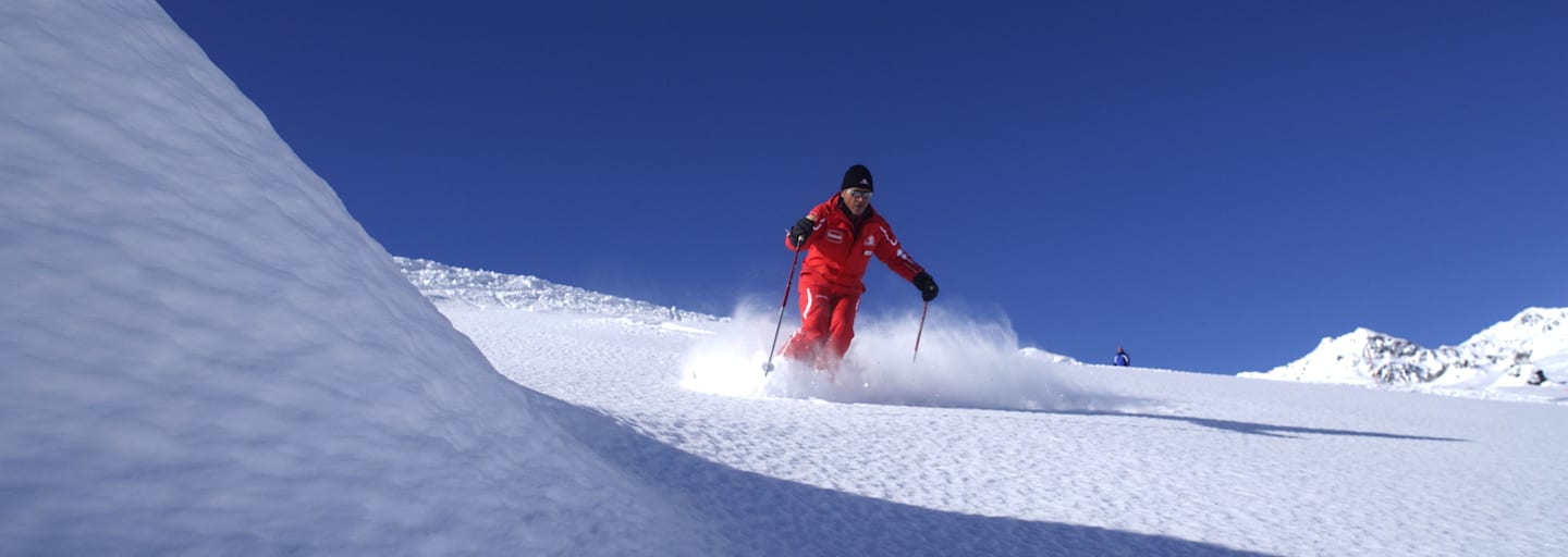 Skilehrer bei der Abfahrt in Serfaus in Tirol