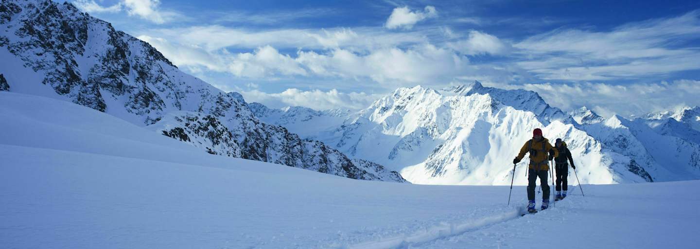 Skitourengeher: Zur Finstertaler Scharte in den Stubaier Alpen in Tirol
