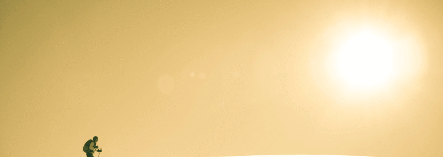 Mystische Lichtstimmung, während dem Aufstieg zur Rauthütte oberhalb von Seefeld in Tirol