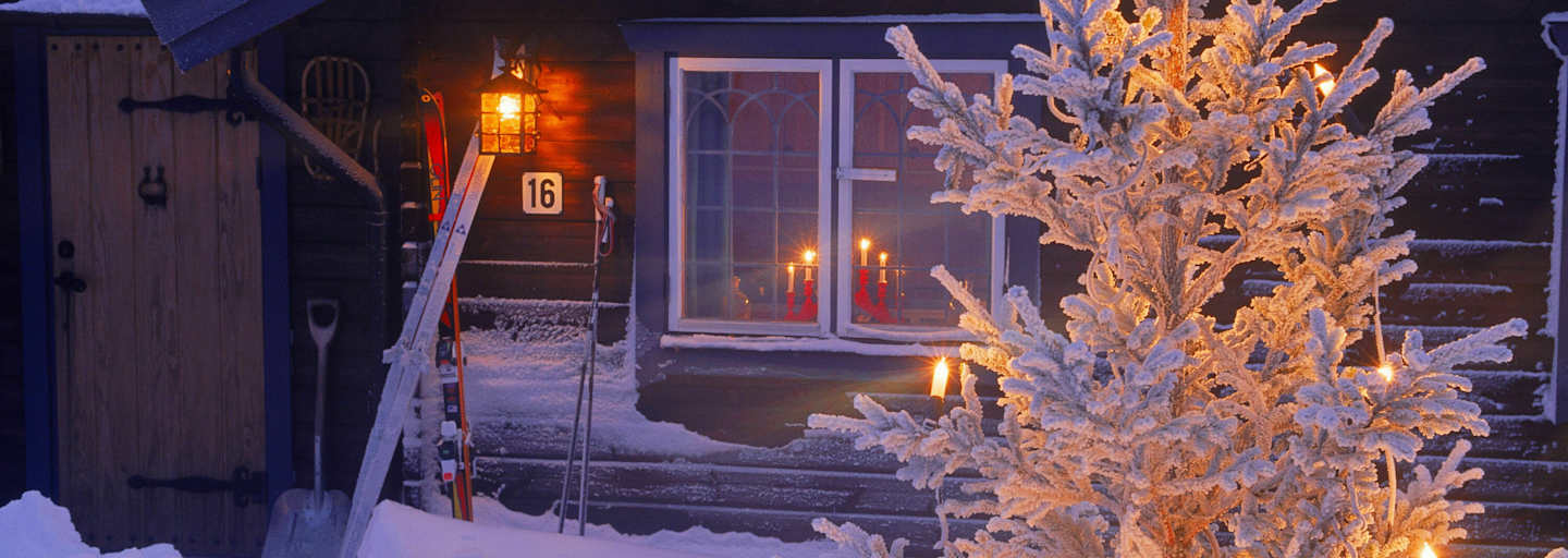 Winter: Hütte im Schnee