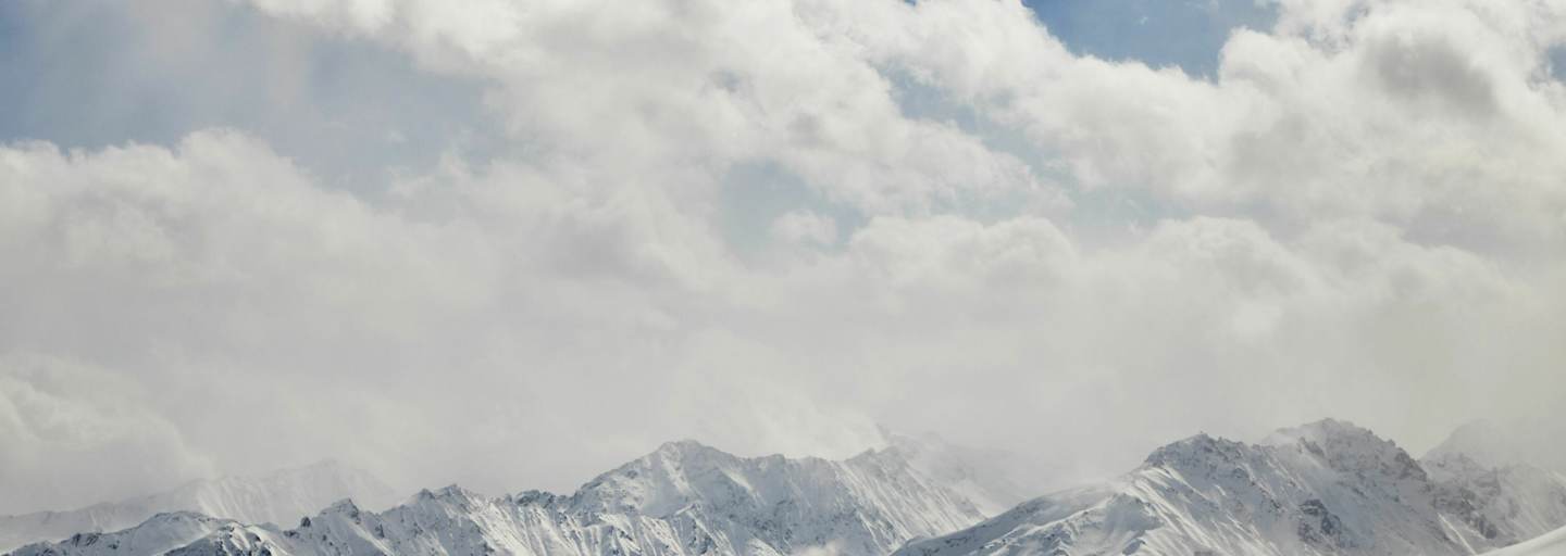 Skitour im Trattenbachtal in Salzburg mit Blick in die Hohen Tauern