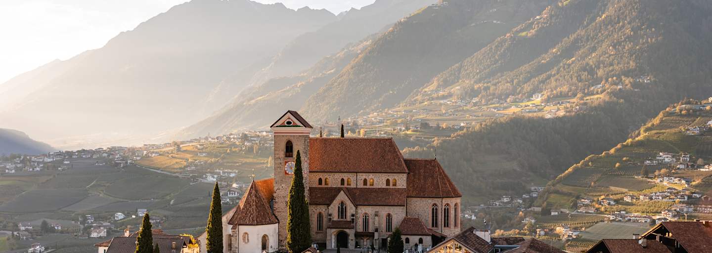 spätsommer in schenna, blick auf burg