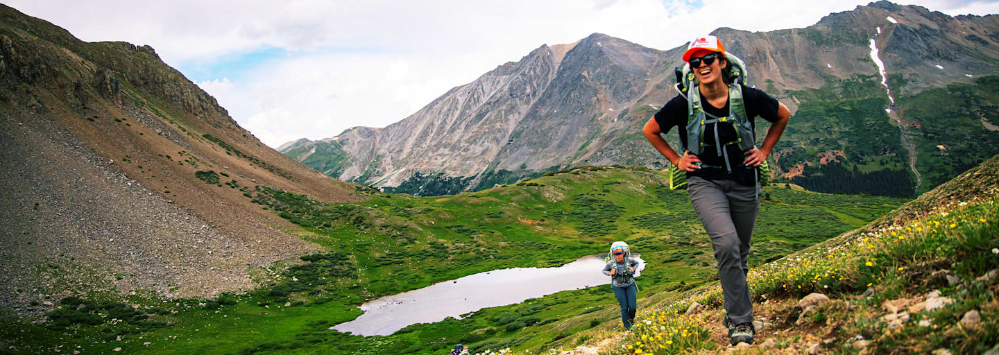 big agnes rucksack zwei frauen sind wandern in den bergen