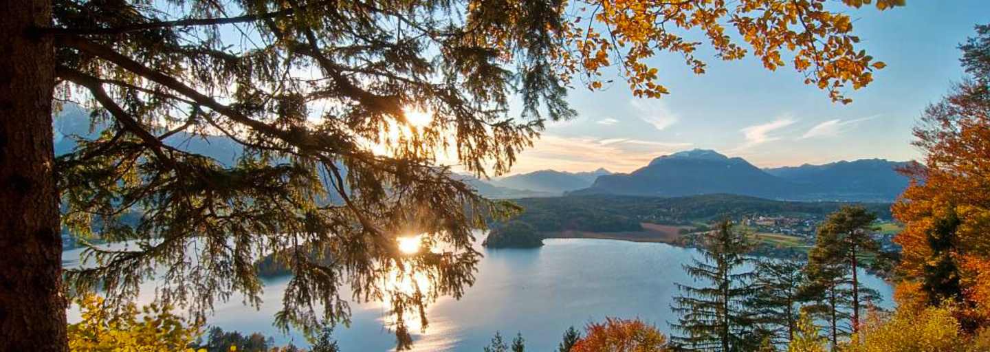 Blick von der Taborhöhe auf den Faaker See bei Villach in Kärnten