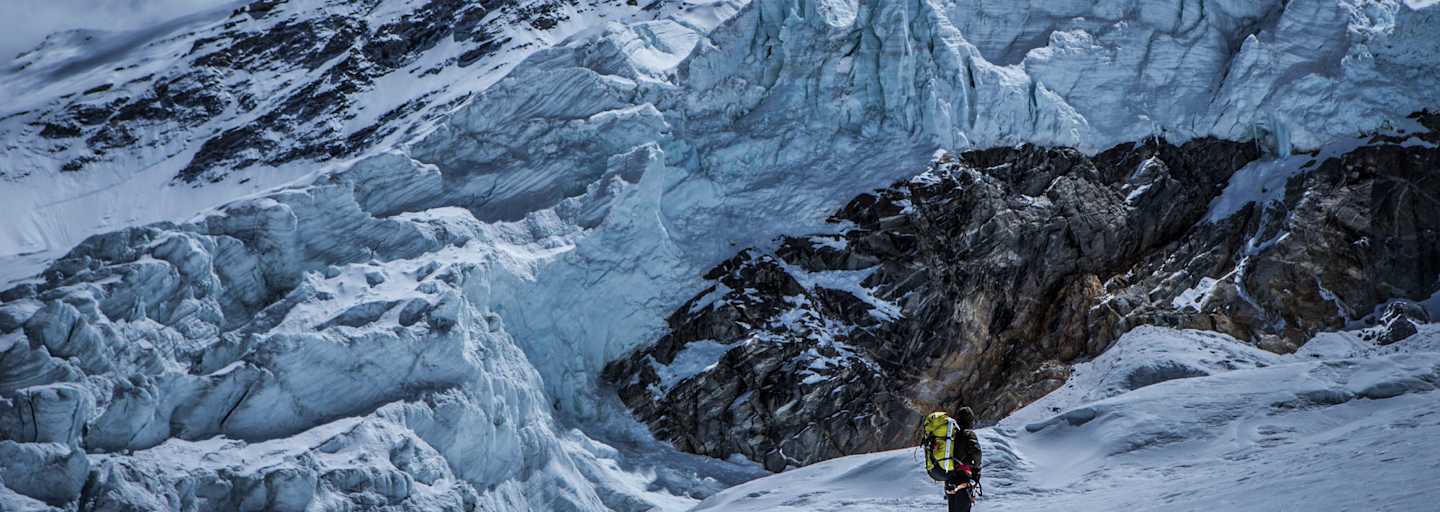 Ski-Bergsteiger Grzegorz Bargiel im Himalaya (Tibet)