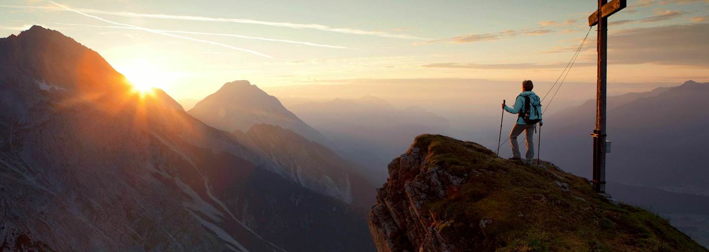Wandern in Tirol: Sonnenaufgang über der Mieminger Kette