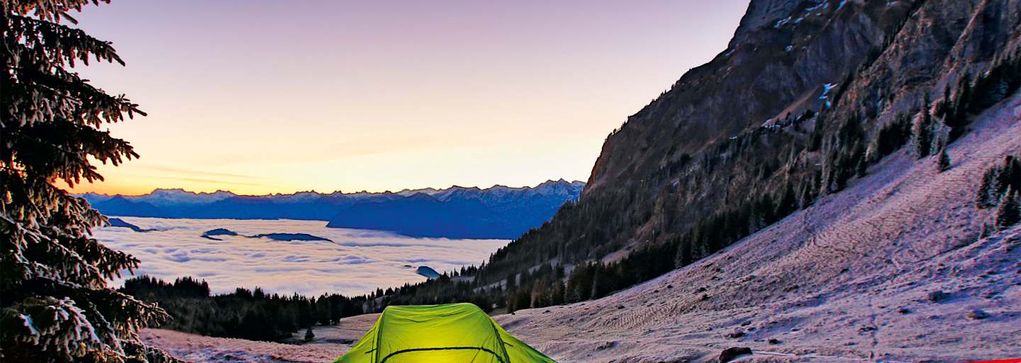 Tree Tent: Schwebendes Baumzelt am Fräkmüntegg in den Emmentaler Alpen
