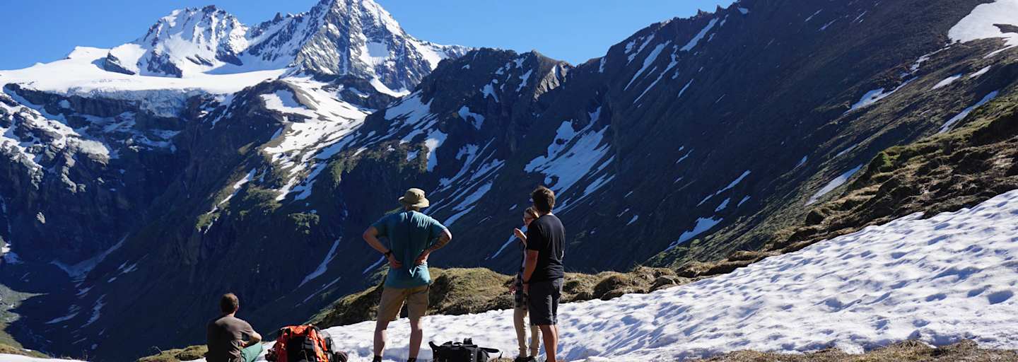Das Drehteam bei Dreharbeiten am Berg