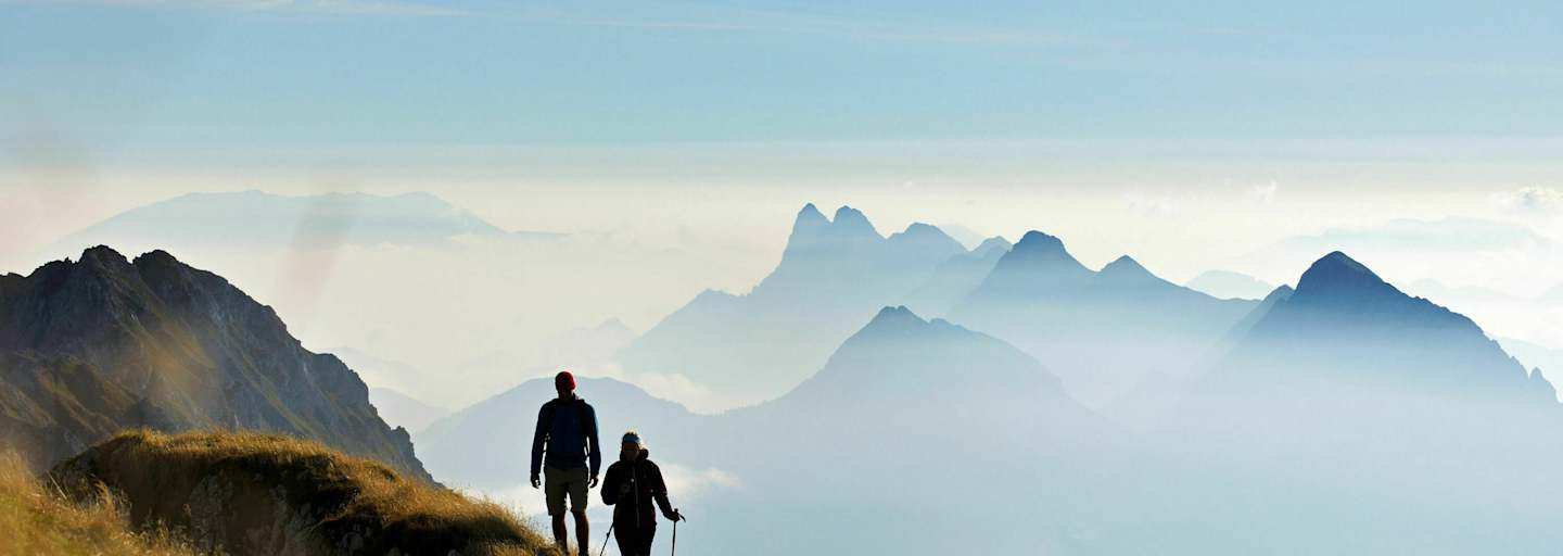 Wanderer am Hochstuhl in den Karawanken in Kärnten