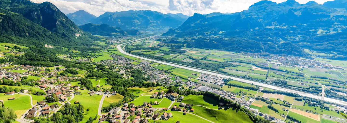 Blick von Masescha auf Triesenberg und das Rheintal