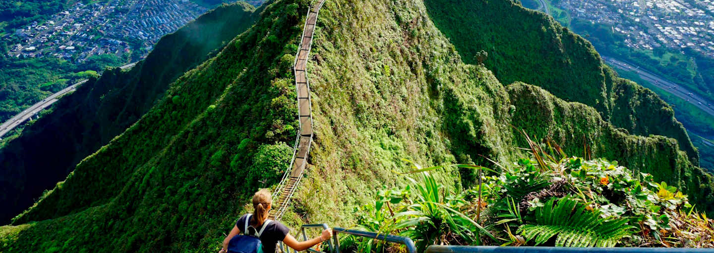 Die Haiku Stairs auf der hawaiianischen Insel Oahu