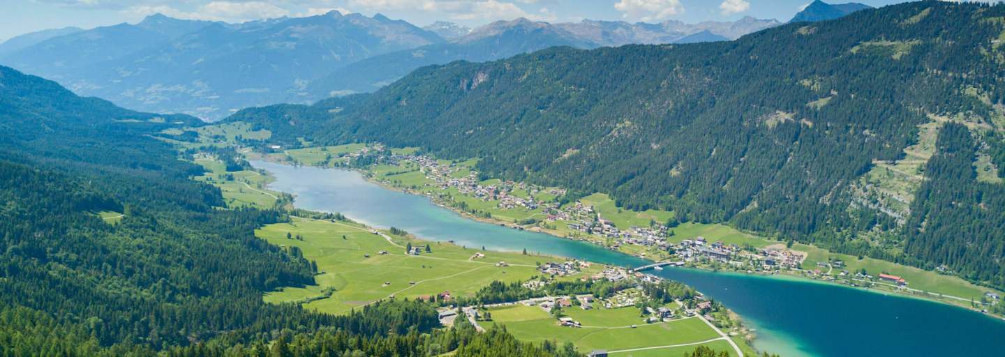 Luftaufnahme vom Weißensee in Kärnten