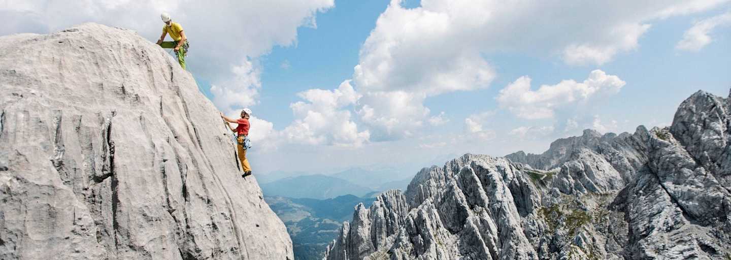 Beeindruckte Felslandschaften am Weg zum Gipfel