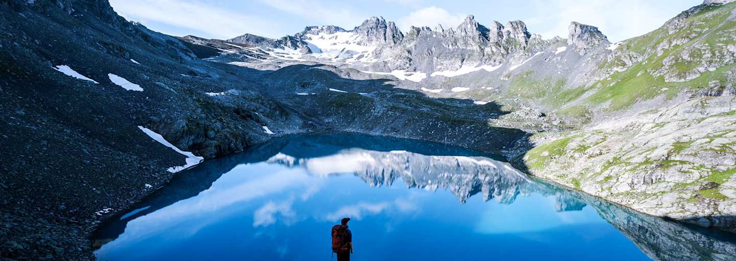 Wanderer am Wildsee im Kanton St. Gallen