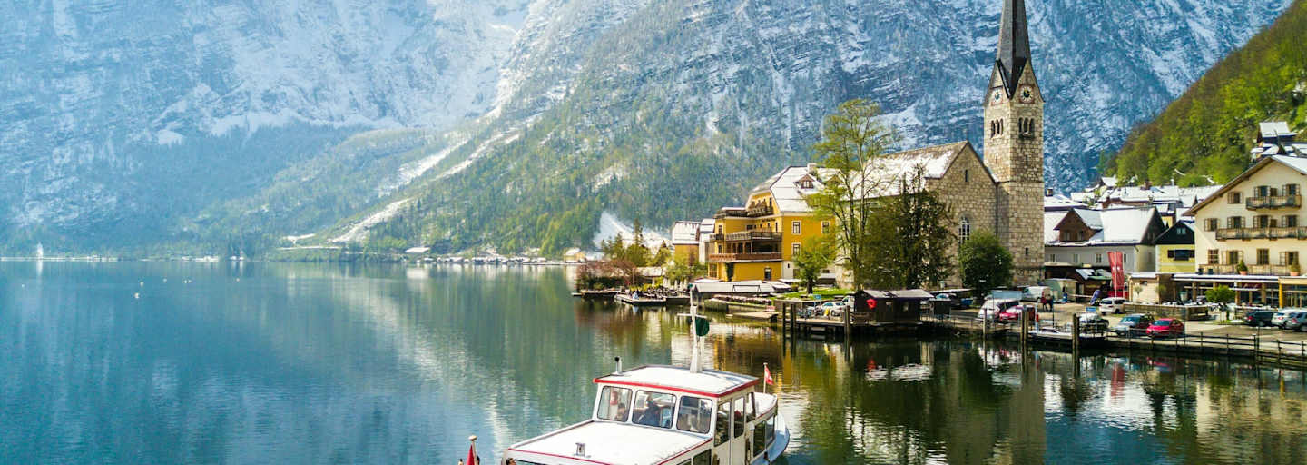 Mit dem Linienboot gelangt man ganz einfach nach Hallstatt.