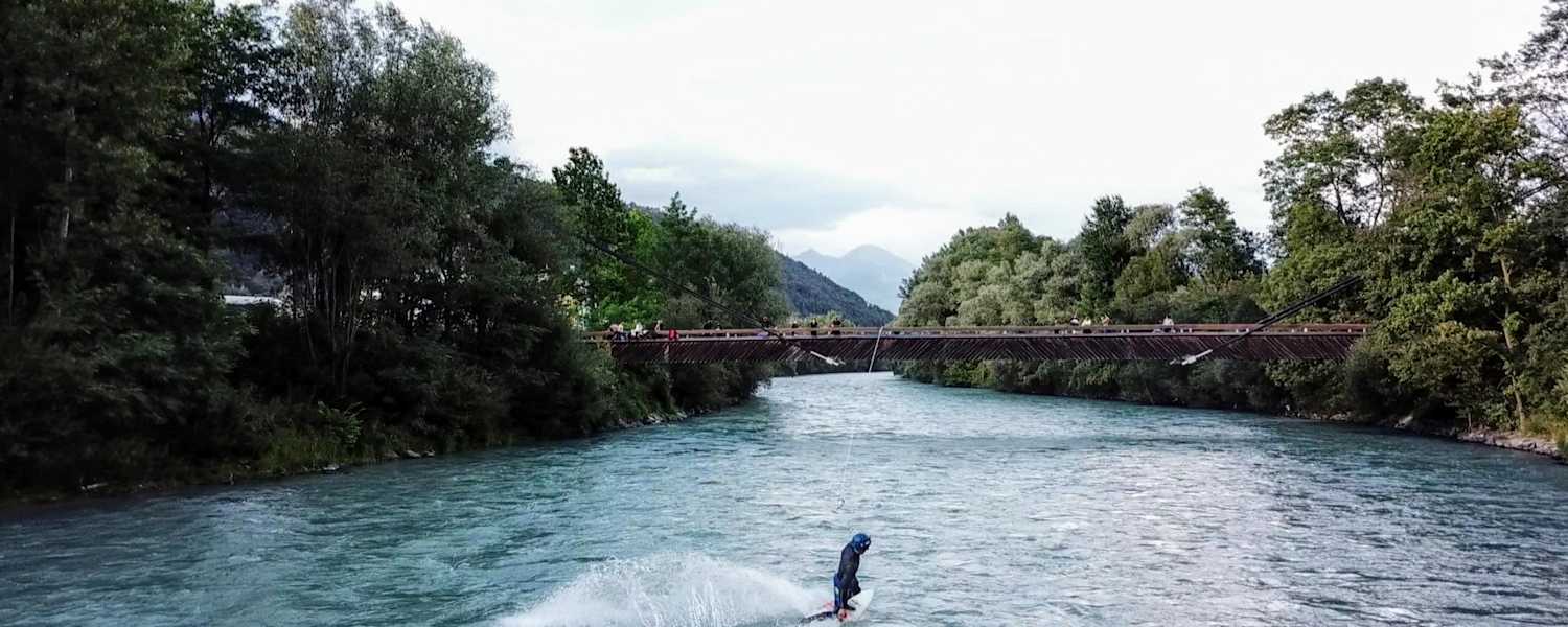 Riversurfen in der Stadt Brixen
