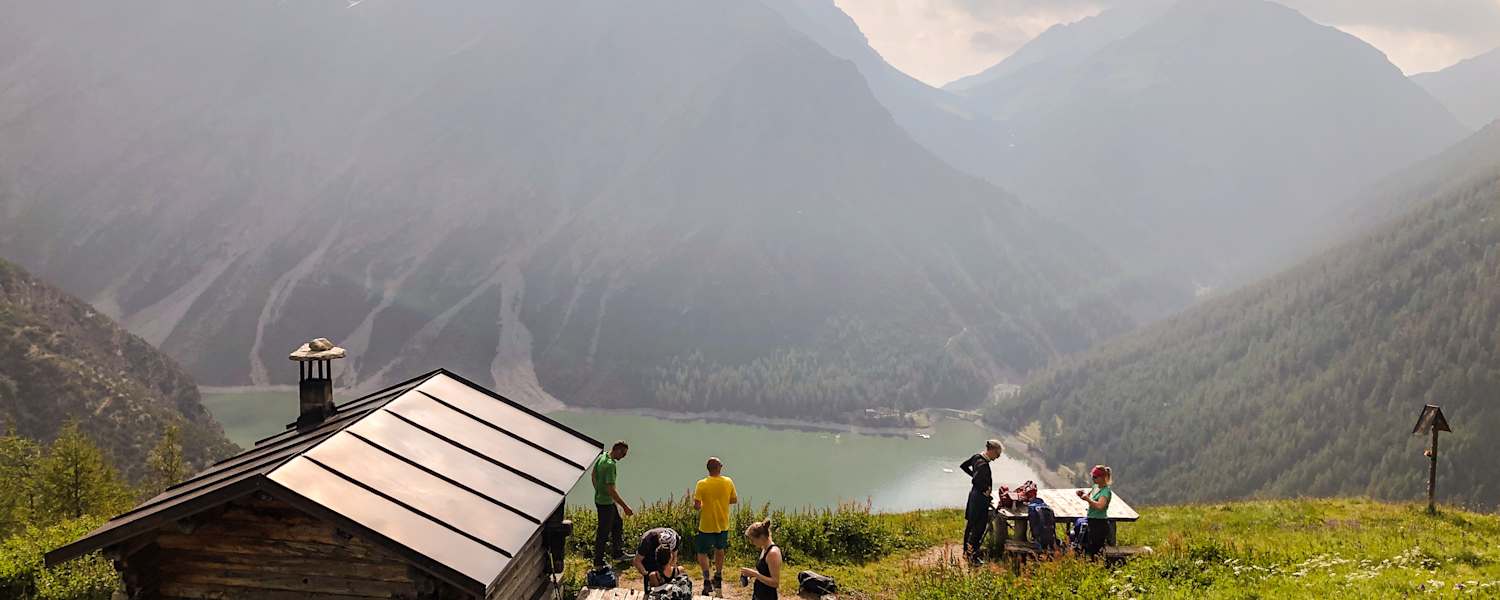 Selbstversorgerhütten bieten ein einmaliges Erlebnis in den Bergen, abseits großer Tourismusströme, so wie hier in Livigno, Itlaien