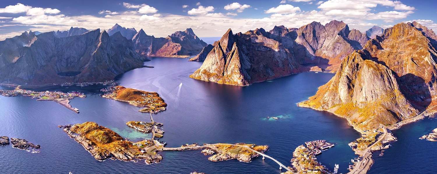 Die traumhafte Fjordlandschaft der Lofoten.