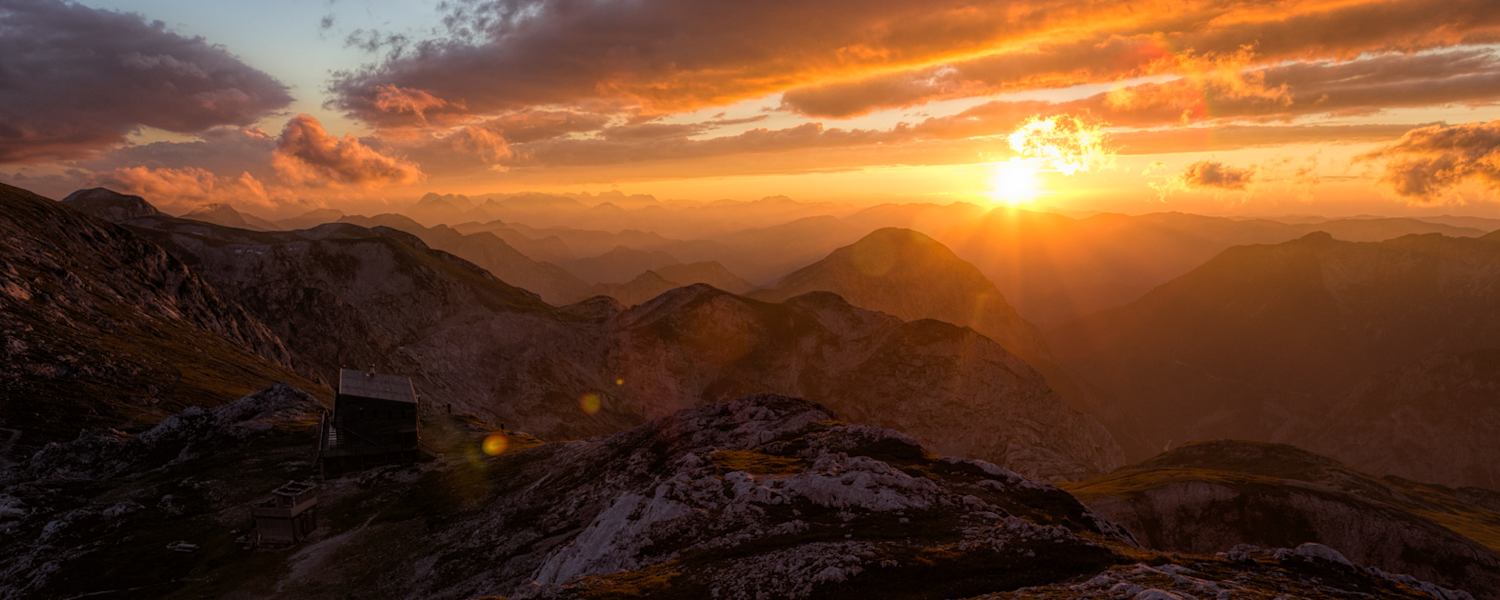 Die afrikanischen Guides sind trainierte Alpinisten und begleiten ihre Gäste (im Bild Autor Klaus Haselböck) bis auf den Gipfel