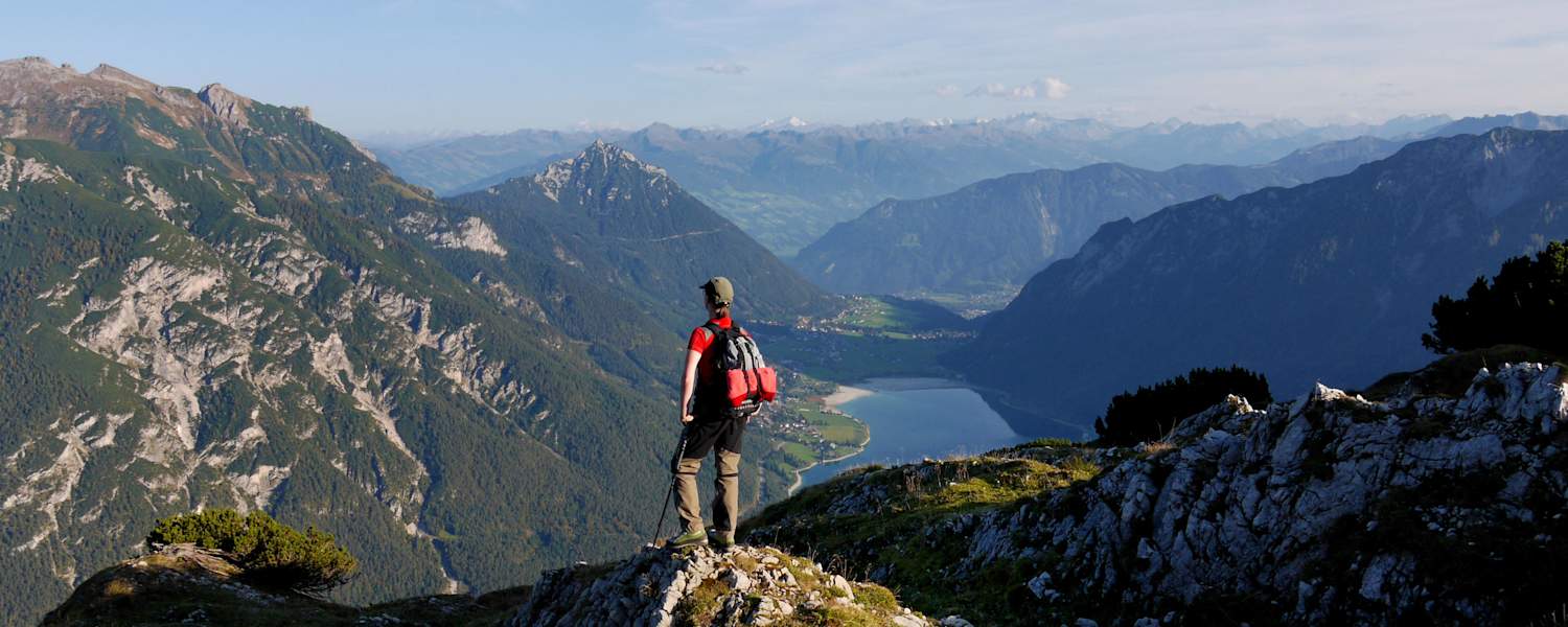 Herrlicher Ausblick von der Seebergspitze (2.085 m) nach Maurach