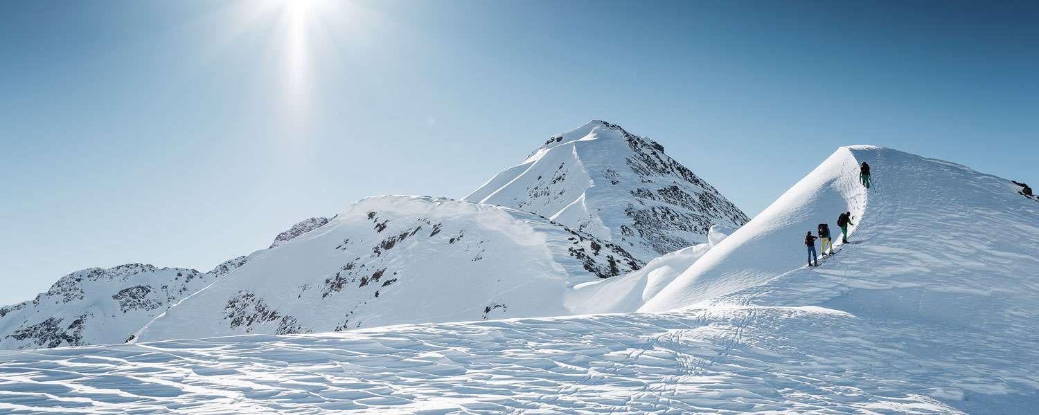 Die Große Sulzspitze (2.853 m) ist Zwischenstation auf dem Weg zu den unverspurten Hängen des Verwalltals.